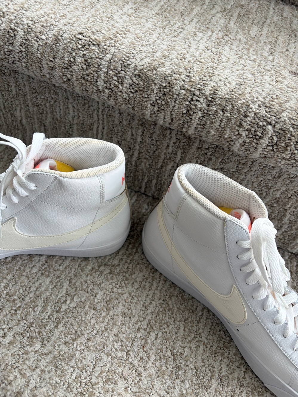 Nike Women's Blazer Mid '77 Vintage 'Gold Emblem' shoes. Size 9.5. - Picture 3 of 11